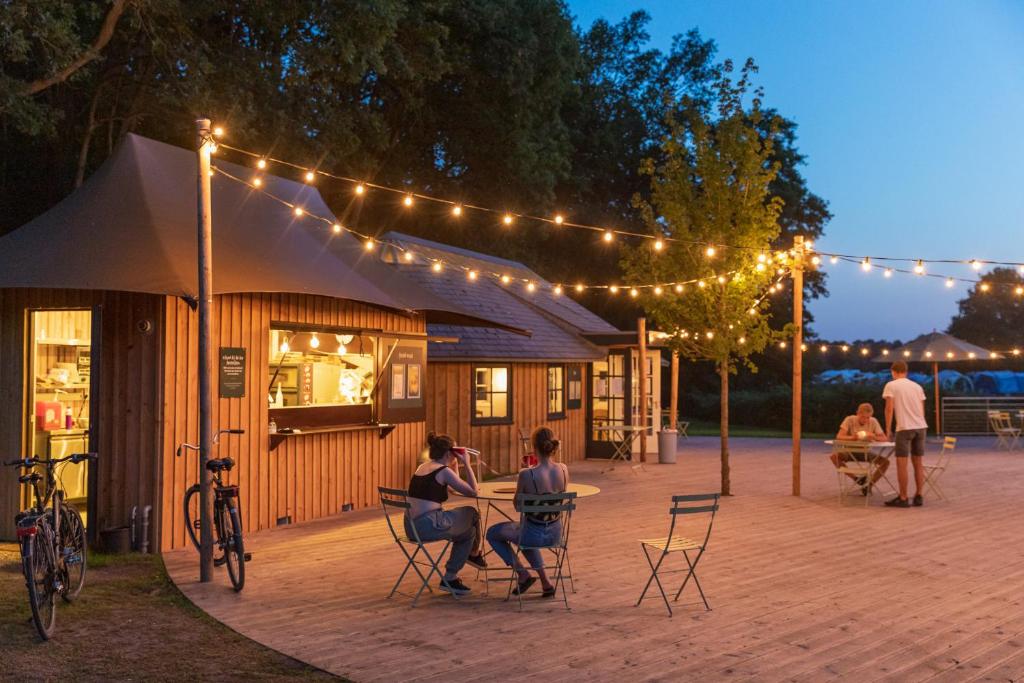 Hosté ubytování Huttopia de Roos