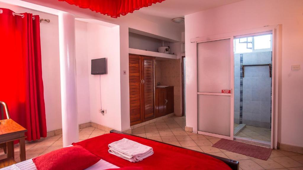 Postel nebo postele na pokoji v ubytování Hotel Windsor-Mombasa
