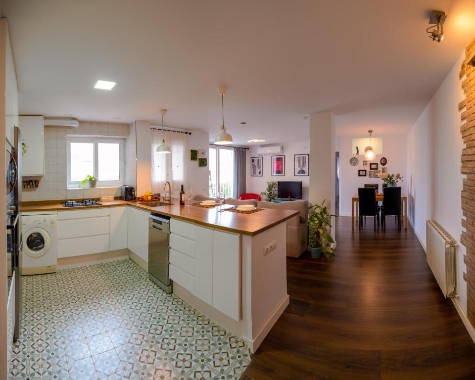 Kuchyňa alebo kuchynka v ubytovaní SANTA PAULA LOFT
