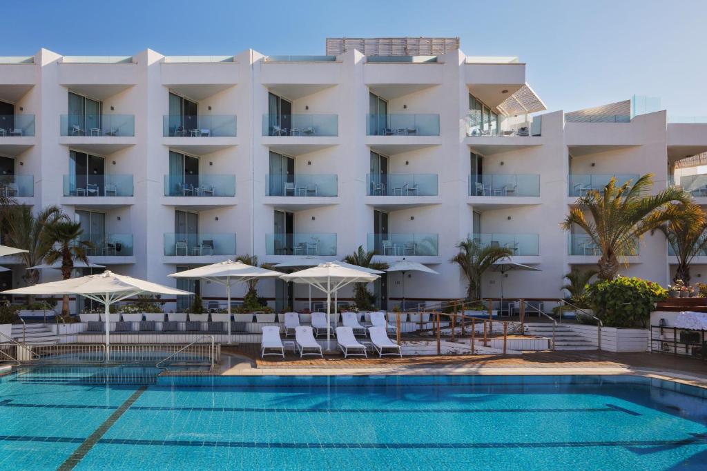 Bazén v ubytování Herbert Samuel The Reef Eilat nebo v jeho okolí