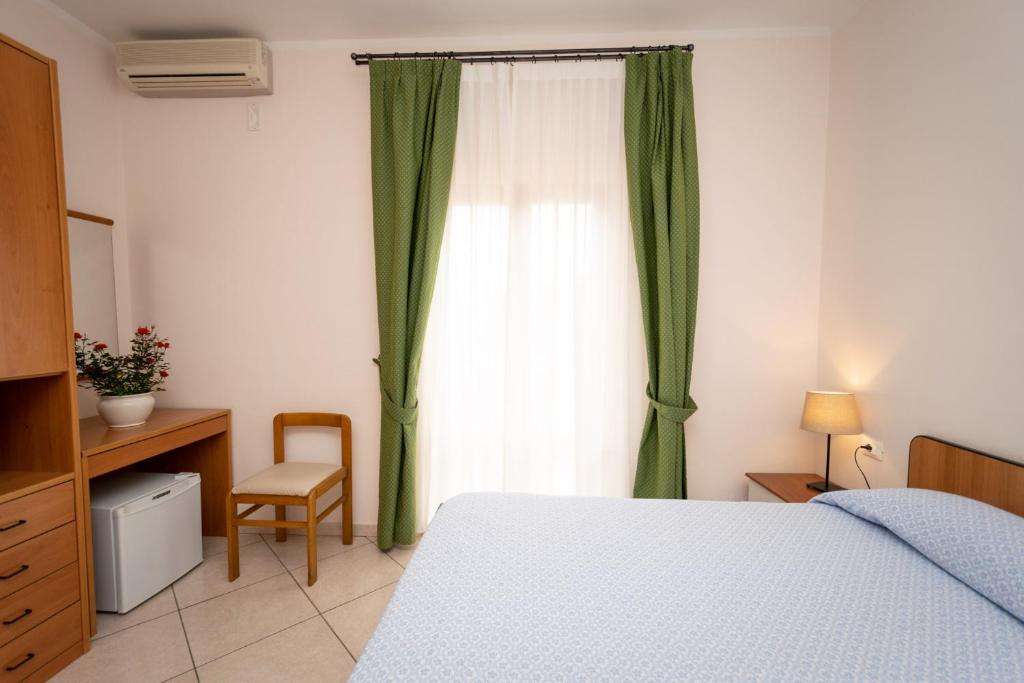 Кровать или кровати в номере Hotel Anna