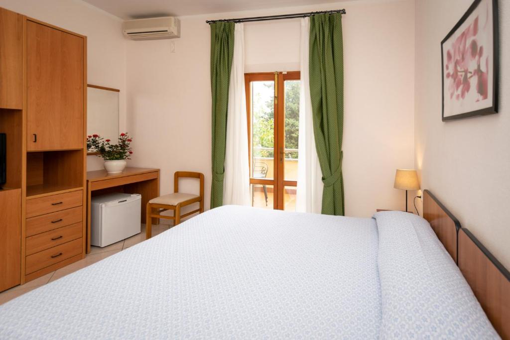 Кровать или кровати в номере Hotel Anna