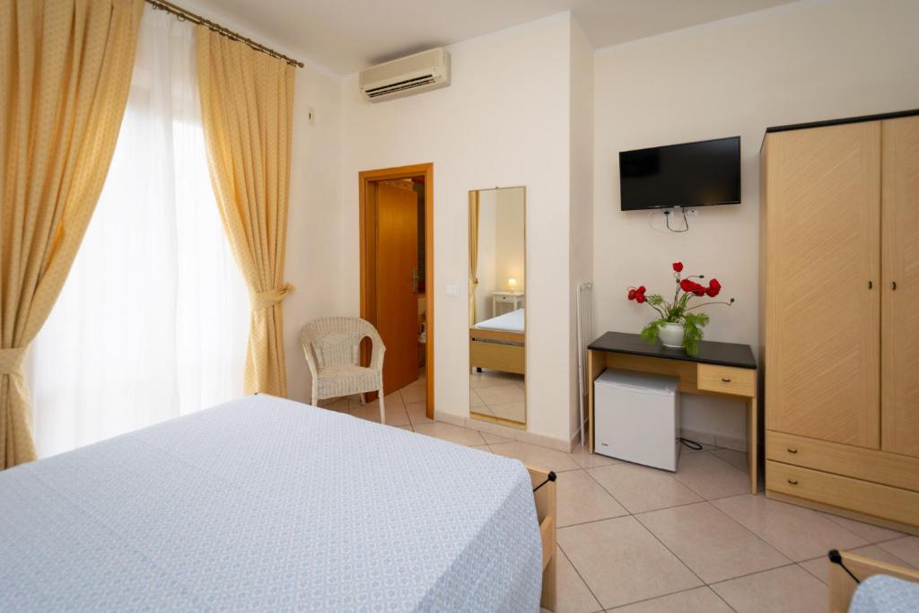 Кровать или кровати в номере Hotel Anna