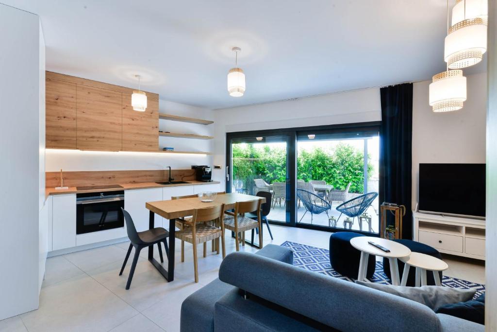 Kuchyň nebo kuchyňský kout v ubytování CROWONDER Adriatic Premium Villa Vodice near the Beach