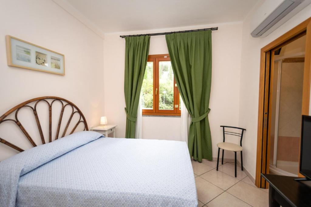 Кровать или кровати в номере Hotel Anna