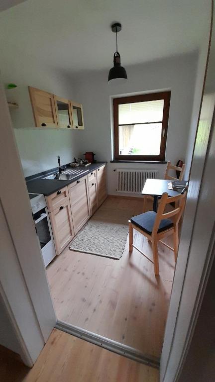 A kitchen or kitchenette at Ferienwohnung Johanna