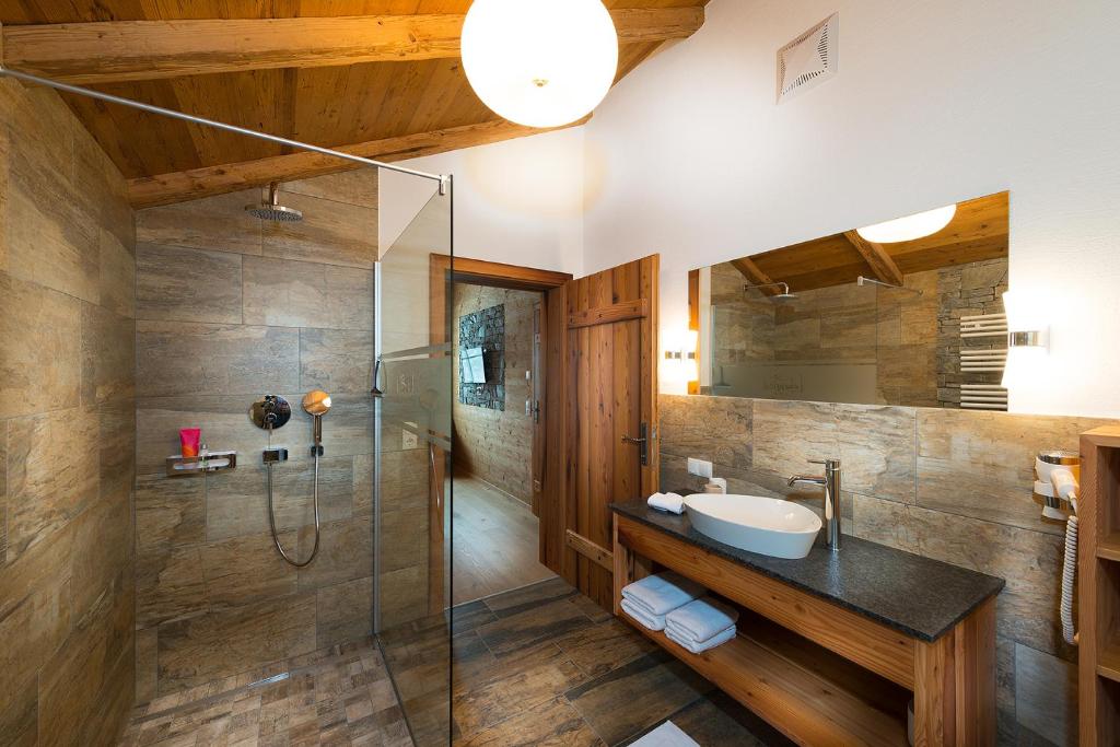A bathroom at Lehenriedl Chalet