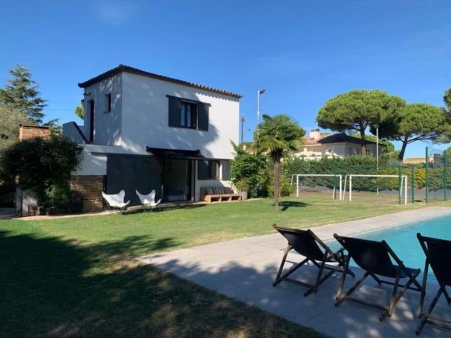 Bazén v ubytování Casa exclusiva, jardín y piscina privada nebo v jeho okolí