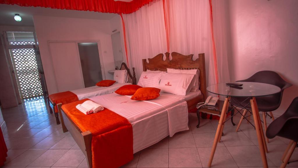 Postel nebo postele na pokoji v ubytování Hotel Windsor-Mombasa