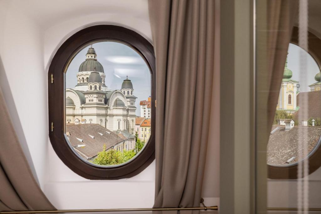 Haller Boutique - Resim 14