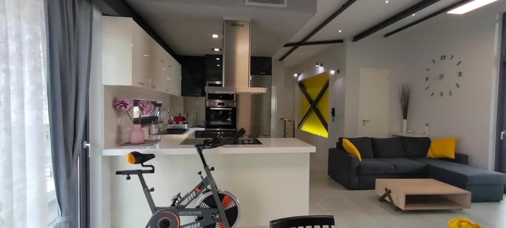 Yianna's Modern Central Home in Chania