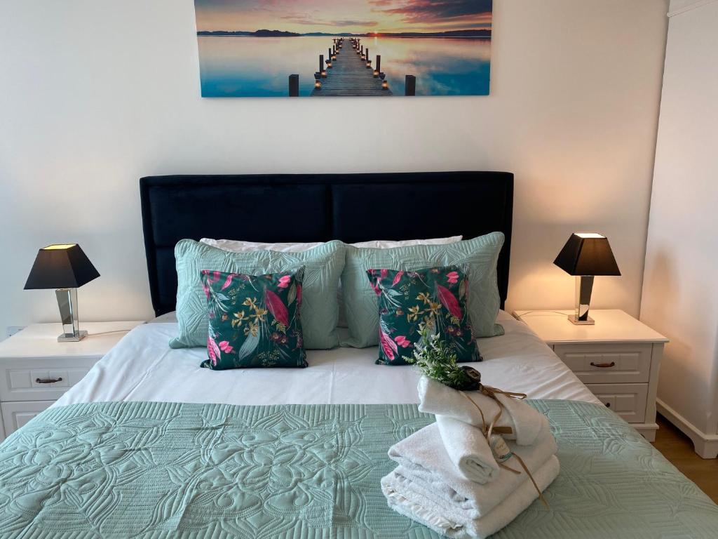 a bedroom with a bed with two night stands and two lamps at Berks Luxury Serviced Apartments , free parking, free Gym and free wifi in Bracknell