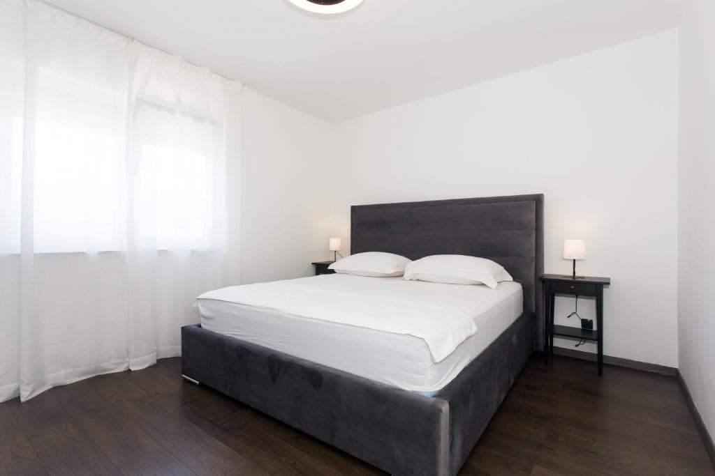 Posteľ alebo postele v izbe v ubytovaní Angolo Apartments