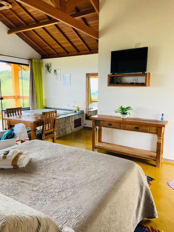 TV a/nebo společenská místnost v ubytování Chalés Terras Altas