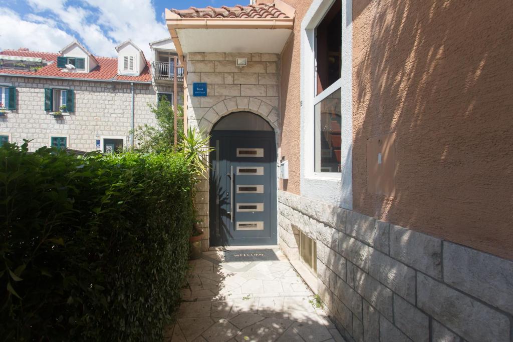 Budova, v ktorej sa apartmán nachádza