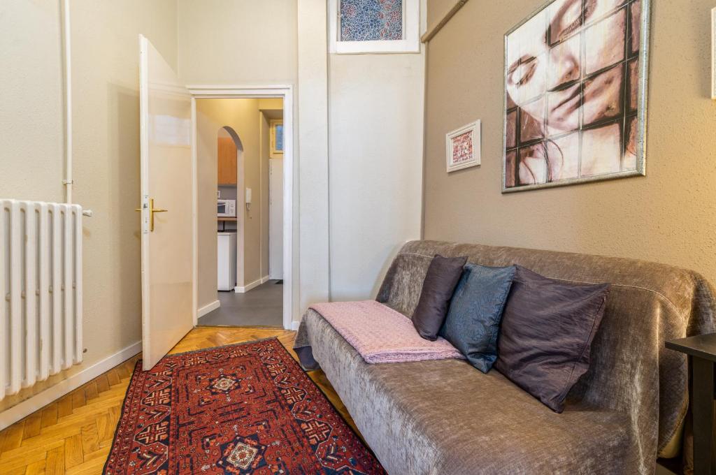Posedenie v ubytovaní Super Chic Suite with a Private Balcony