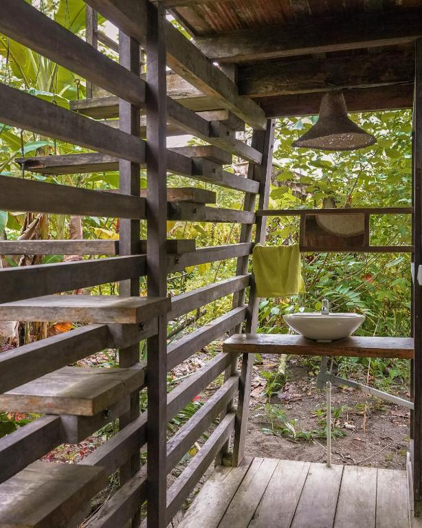 Taman di luar El Vijo Surf