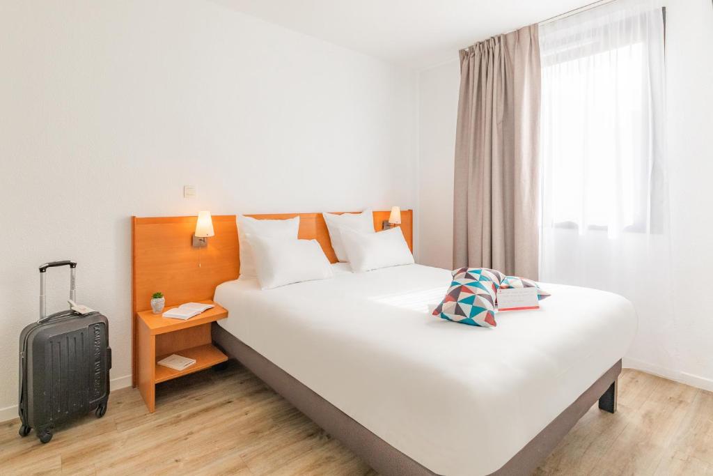Postel nebo postele na pokoji v ubytování Appart’City Confort Lyon Gerland