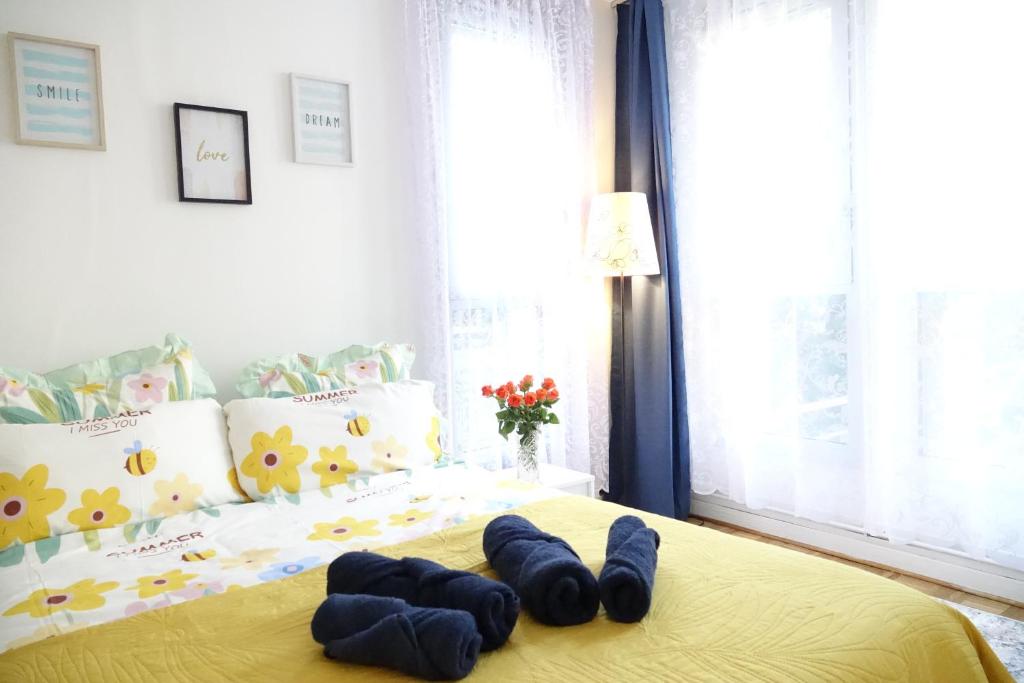 Zdjęcie z galerii obiektu Charming apartment very close to the City CENTER w Paryżu
