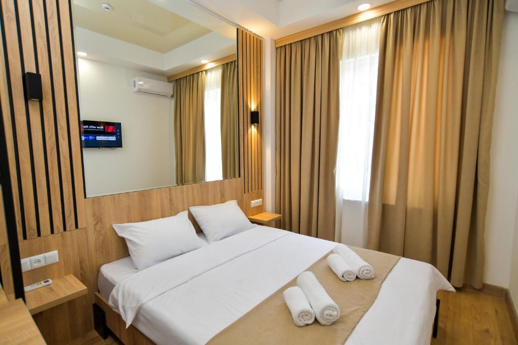 Postel nebo postele na pokoji v ubytování Euro Hotel Kutaisi
