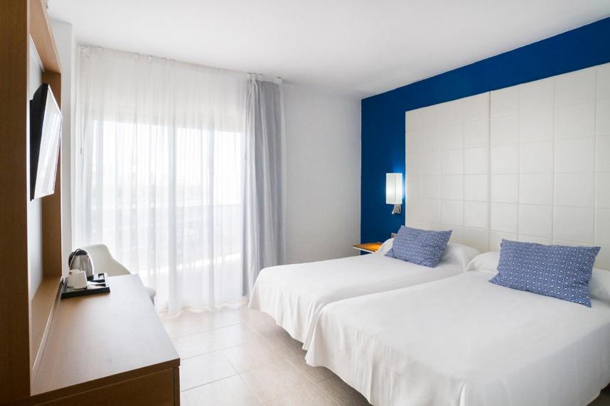 Posteľ alebo postele v izbe v ubytovaní Ibersol Torremolinos Beach