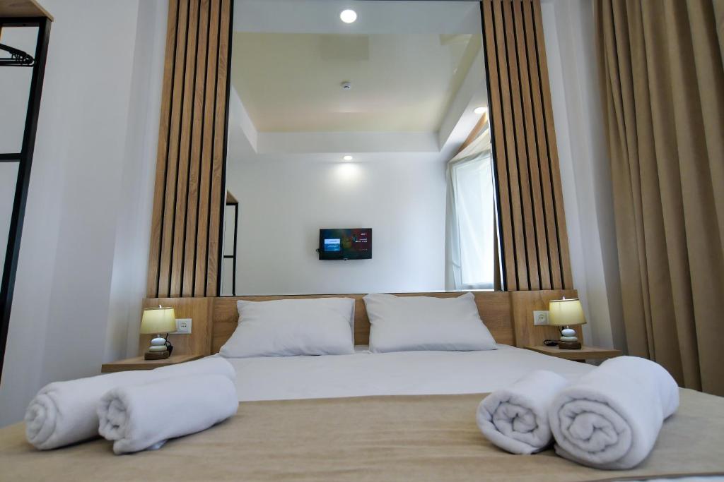 Postel nebo postele na pokoji v ubytování Euro Hotel Kutaisi