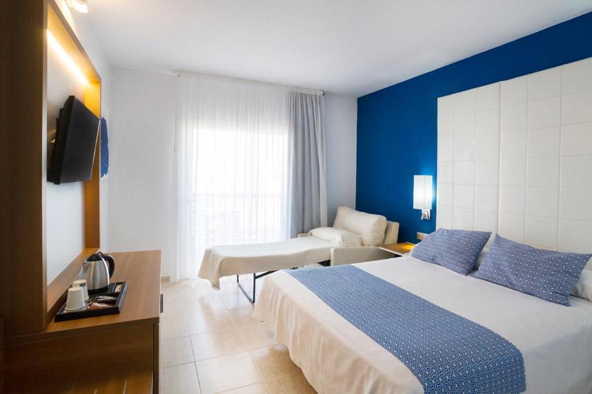 Ibersol Torremolinos Beach - Triple Chambre Avec Vue Sur La Mer Partielle (2 Adultes + 1 Enfant)