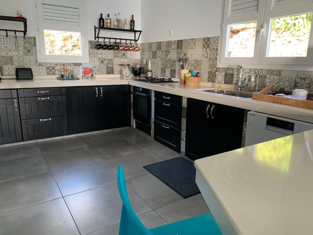 Kuchyň nebo kuchyňský kout v ubytování Villa lagon Boipeba