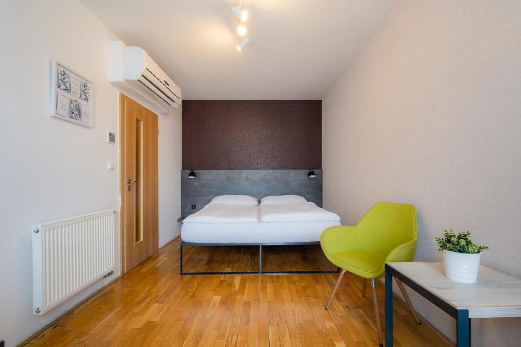 EA ApartHotel Melantrich - Studio Superior With Terrace - 2 Pax
