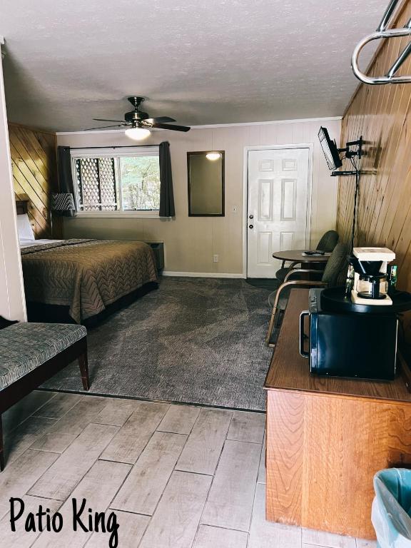 Stony Creek Motel - King Room Con Balcone