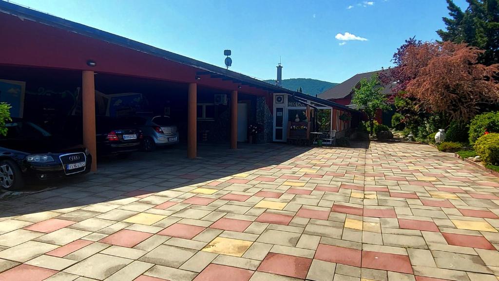 Budova, kde se aparthotel nachází