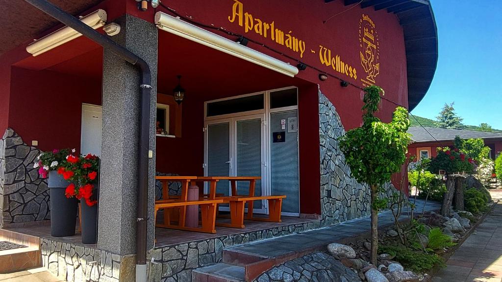 Budova, kde se aparthotel nachází