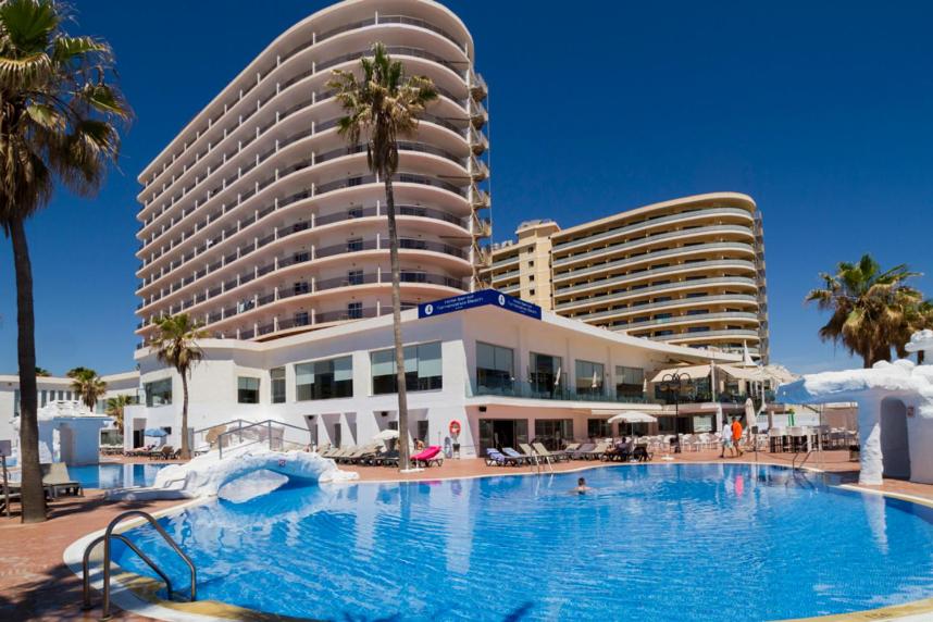 Bazén v ubytovaní Ibersol Torremolinos Beach alebo v jeho blízkosti