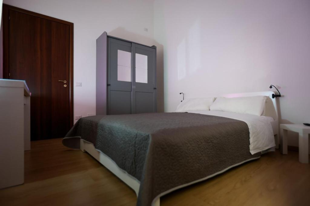 a bedroom with a large bed and a door at Visté Salerno in Salerno