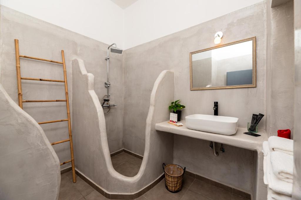 1812 Caves 'n Mansion - 6