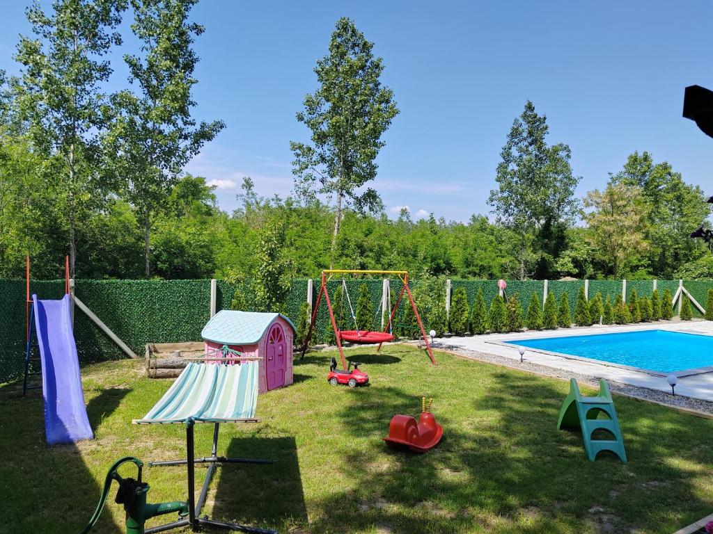Bazén v ubytování Vikendica Una na Drini nebo v jeho okolí