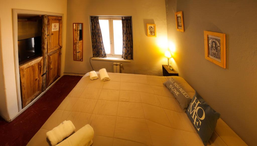 TV a/nebo společenská místnost v ubytování HOPA-Home Patagonia Hostel & Bar