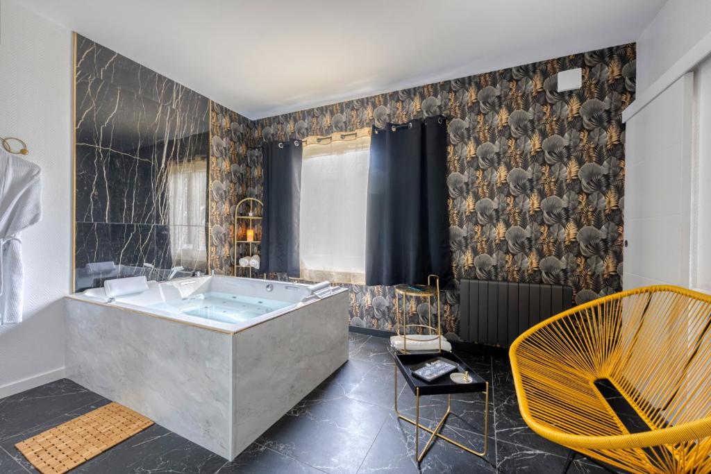 So Suite 'N Spa - Maison avec baignoire balnéo et hammam privatifs,  Livry-Gargan – Updated 2023 Prices