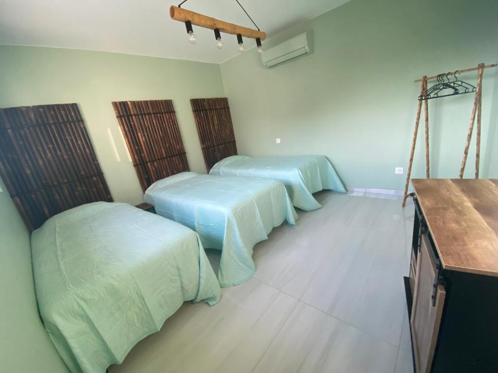 Posteľ alebo postele v izbe v ubytovaní Villa Grand Nicolas Bord de Mer