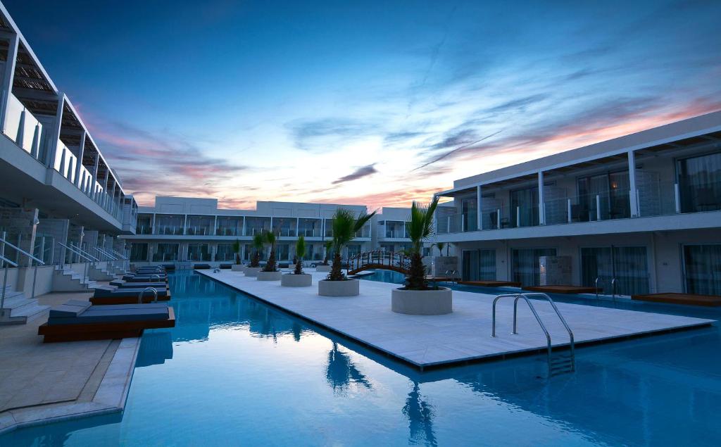 Bazén v ubytování Insula Alba Resort & Spa (Adults Only) nebo v jeho okolí