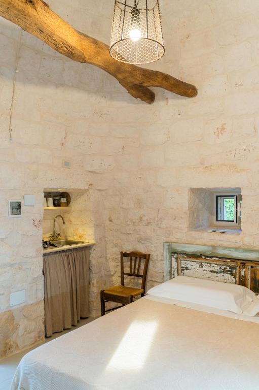 A bed or beds in a room at Trulli Francesca Ciclovia