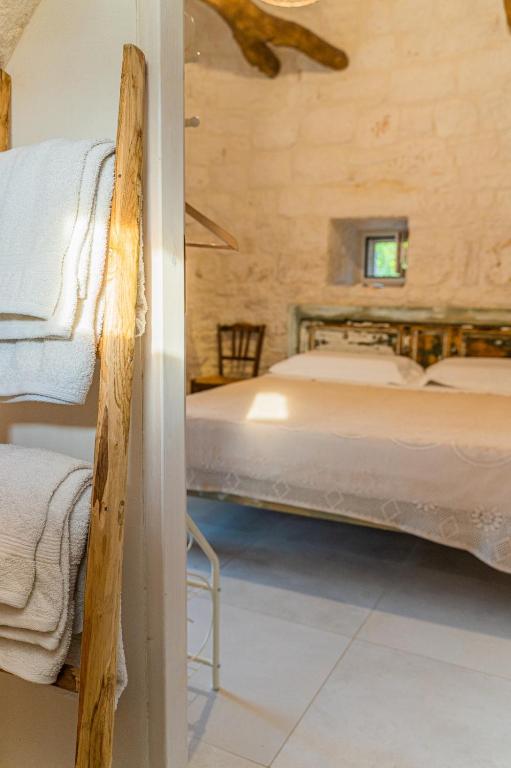 A bed or beds in a room at Trulli Francesca Ciclovia
