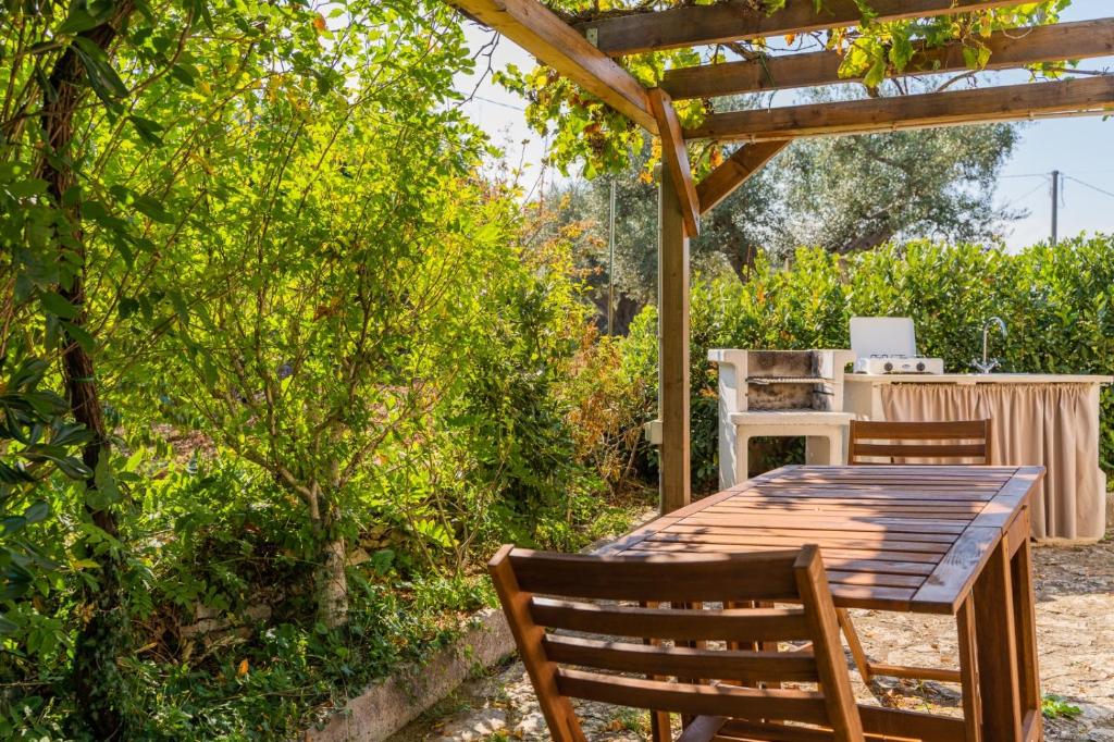 A garden outside Trulli Francesca Ciclovia