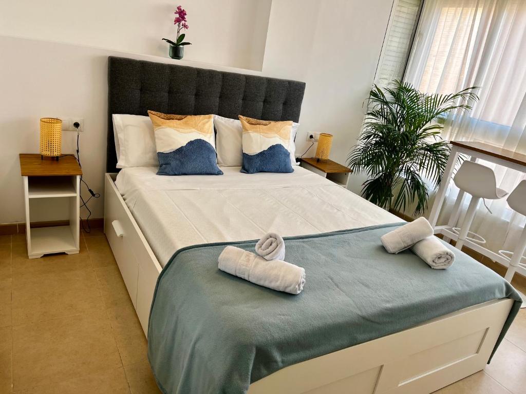 Posteľ alebo postele v izbe v ubytovaní Small Apartament By The Sea