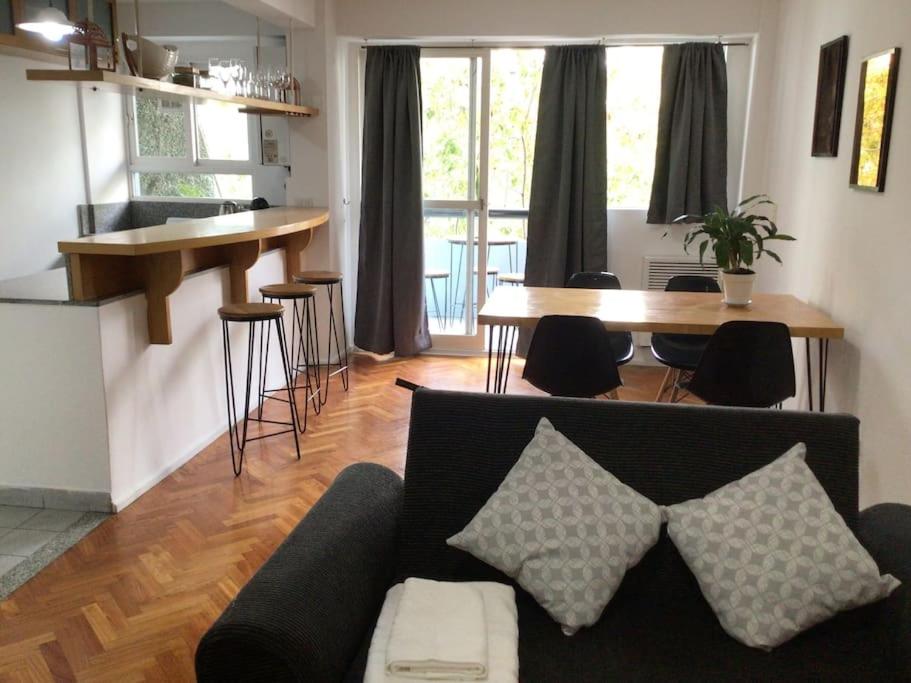 a living room with a couch and a table with chairs at Departamento en Palermo Parking included in Buenos Aires