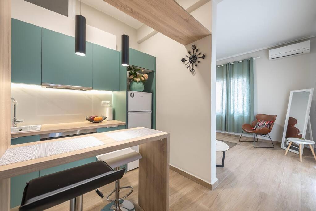 Kuchyň nebo kuchyňský kout v ubytování Peacock's Apartments