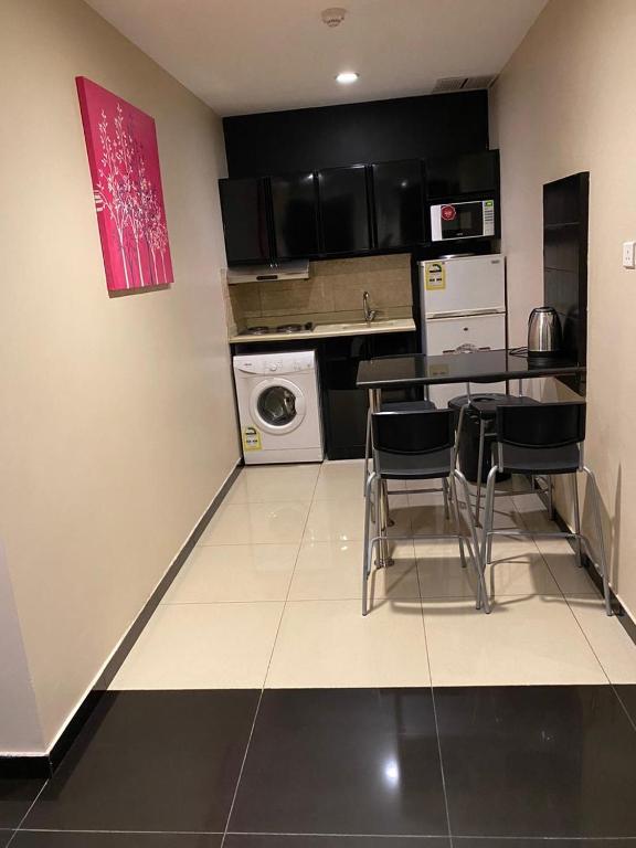 Kuchyň nebo kuchyňský kout v ubytování Al Taif Suites - Al Faisaliah