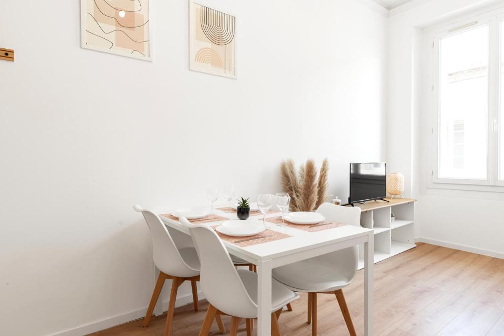 Fotografie z fotogalerie ubytování MontSéjour - Logement Climatisé Netflix, Mezzanine v Carcassonne