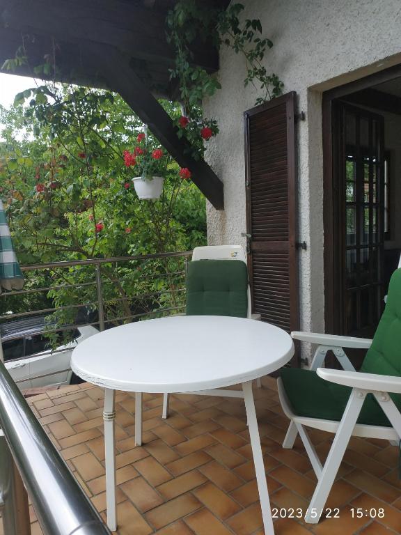 Vonkajšia záhrada v ubytovaní Maison de vacances Diff