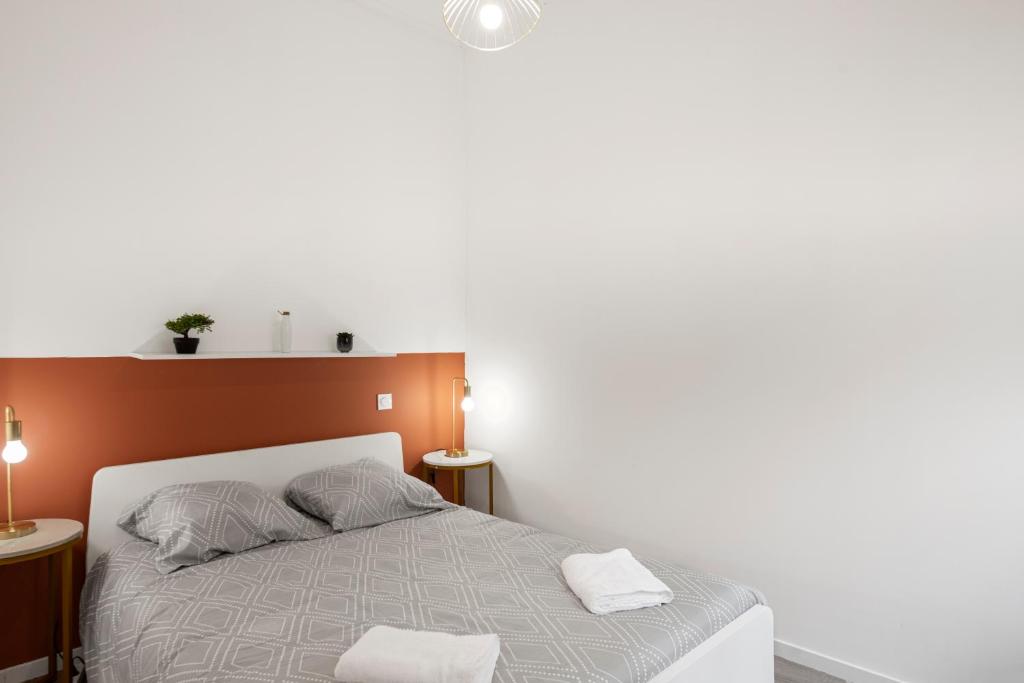 Postel nebo postele na pokoji v ubytování MontSéjour - Logement Climatisé Netflix, Mezzanine